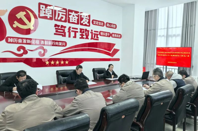 集團(tuán)黨委委員、紀(jì)委書記潘彬列席旁聽(tīng)朝開(kāi)公司黨支部理論學(xué)習(xí)會(huì)并講授專題黨課