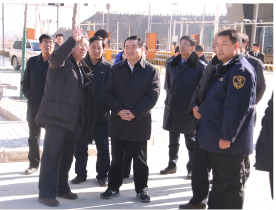 省委副書記、省長郝鵬視察青海曹家堡保稅物流中心