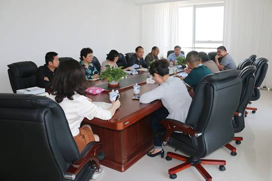 省商務(wù)廳副廳長朱小青協(xié)同西寧海關(guān)、省檢驗(yàn)檢疫局一行深入企業(yè)就保稅物流中心封關(guān)運(yùn)營