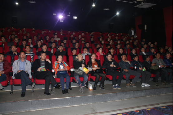 青物集團(tuán)黨委集中組織觀看優(yōu)秀紀(jì)錄片《厲害了，我的國》